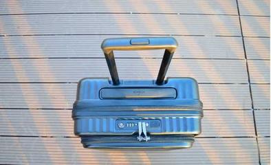 機票無免費托運,能帶20寸行李箱上飛機嗎?