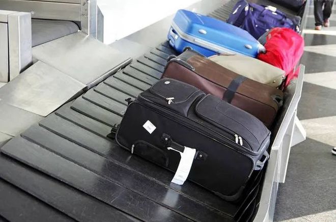 8000元貴重行李箱托運(yùn)被砸癟，為何只賠償500元？解析航空行李托運(yùn)賠償機(jī)制